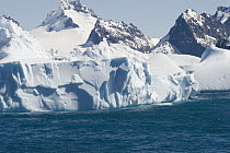 Glacier and mountain range, South Georgia Island