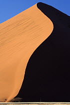 Sand dune with sharp ridge line, Namib-Naukluft National Park, Namibia