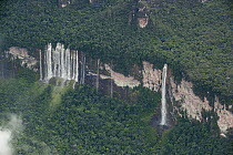 Waterfalls flowing over tepui cliffs, Auyan Tepui, Venezuela