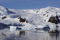 Glacier and snow-covered coastal landscape, Lemaire Channel, Antarctic Peninsula, Antarctica