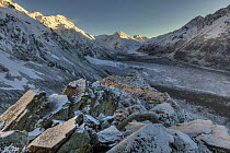 Snow-covered boulders on Ball Pass with Tasman Glacier below, Mount Cook National Park, Canterbury, New Zealand