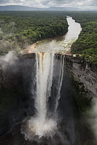 Kaieteur Falls where the Potaro River runs into the Essequibo River, Kaieteur National Park, Guyana