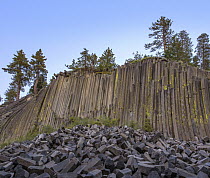 Columnar basalt cliff, Devil's Postpile National Monument, California