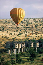 Hot air balloon over Taita Hills Game Lodge, Tsavo NP, Kenya