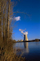 Golfech nuclear power station, Garonne river, France