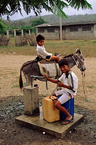 Filling water containers, rural water supply project. Ecuador Pro Pueblo Foundation, Chongon-Colonche Cordillera.