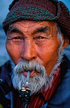 Pjotr Penetegui, smoking pipe, Chukotka, Siberia, Russia.