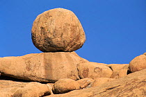Granite boulder, Pontok Mountainss, Spitzkoppe,  Namibia