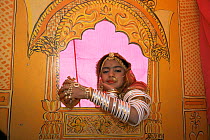 Rajasthani girl dressed in traditional clothing for Desert Festival, Jaisalmer, Rajasthan, India