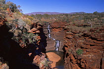 Joffre Falls with iron bands in 2,500 million yr old rocks, Karijini National Park, Western Australia.