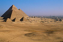 Looking across to Pyramids of Giza, ancient wonder of the world, with Cairo in background, Egypt, North Africa