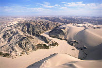 Ephemeral 'sand river' bed in dry season, Hoanib, Namibia