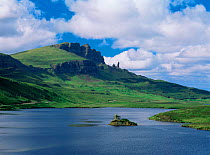The Storr mountain and Loch Leathan, Isle of Skye, Inner Hebrides, Scotland, UK