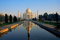 Early sunrise over the famous Taj Mahal, Agra, Uttar Pradesh, India, World Heritage UNESCO site
