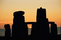 Stonehenge at dawn, Wiltshire, UK