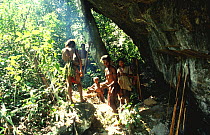 Hagahai tribal people at rock shelter, Shraeder Mountains, Papua New Guinea (tribe discovered 1985) 1992