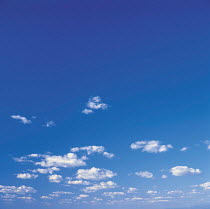 Y-2605 Wispy clouds in blue sky