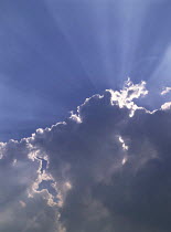 Y-3104 Sun shining behind clouds