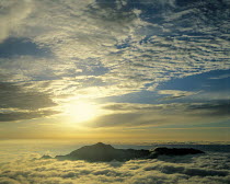 Y-9501 Sun rising / setting over sea of clouds with mountain peaks. Gifu, Japan.