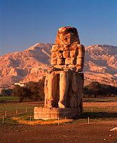 Colossi of Memnon statue on West Bank, Luxor, Egypt