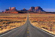 Road leading to Monument Valley, Navajo Tribal Park, Arizona, USA