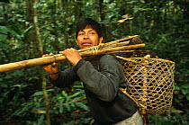 Ese'eja indian 'castanera', Brazil nut collector, Heath river, Amazonia, Peru