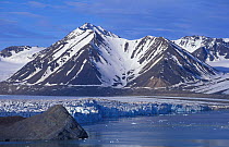Kongsbreen glacier entering Kongsfjord, Svalbard, Spitzbergen, Norway