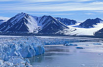 Kongsbreen glacier entering Kongsfjord, Svalbard, Spitzbergen, Norway