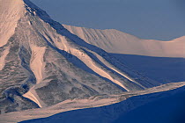 RF- Snowy slopes of fjordland mountains, favoured denning habitat for polar bears. Svalbard, Spitzbergen, Norway. (This image may be licensed either as rights managed or royalty free.)