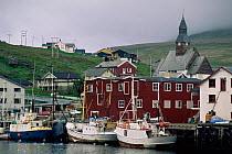 Havoysijnd fishing harbour with traditional buildings, Masoyfjorden, Lapland, Finnmark, Northern Norway. 1997.