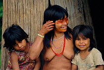 Mayoruna indian mother and children, Amazonia, Peru