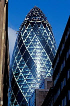 Swiss re insurance building 'the Gerkin', City of London, UK. Note window cleaners