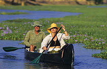 Tourists in canoe going down Zambezi River, Mana Pools NP, Zimbabwe
