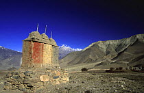 Chorten, west of Khingar. Lower Mustang, Nepal. November 2004