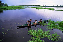 Children in canoe, Jaraua village, Mamiraua Ecol. Stn, Amazonas, Brazil
