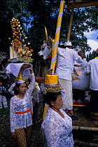 Local people carrying offerings to a Hindu funeral ceremony in Bali, Indonesia.