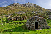 Traditional stone huts, Brana de Sousas, Lago valley, Somiedo NP, Asturias, Spain