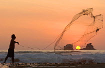 Cristobal Ramirez cast net fishing, Ayampe, Manabi Coast, Ecuador 2005