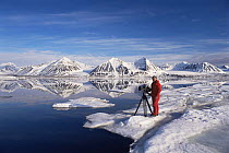 Doug Allan filming Polar bears on the pack ice for BBC NHU 'The Blue Planet'. Svalbard, Norway, 1997