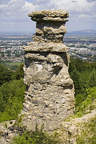 The Devils Chimney, Leckhampton Hill on the Cotswold Way National Trail, Gloucestershire, England