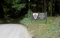 Queets River Road, entrance sign to Olympic National Park, Washington, USA. July 2002