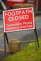 "Footpath closed" sign at Upton-on-Severn, Worcestershire, June 2007
