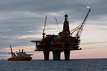The dive support vessel C.S.O Wellservicer moves into position alongside the Statfjord Bravo production platform to start subsea operations, North Sea, September 2007