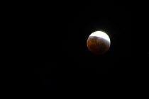 Full Lunar eclipse, New South Wales, Australia, 28th of August 2007, Sequence 1/4