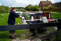 Operating lock gates on the Kennet and Avon canal at Caen Hill, Wiltshire, UK September 2008
