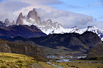 El Chalten village with Mount Fitz Roy (3405m) in the background, Los Glaciares National Park, Patagonia, Argentina
