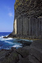 Basalt columns near Fingals Cave, Isle of Staffa, Inner Hebrides, Scotland, UK