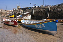 "Ryder" and "Galant" pulled up at low tide in the Old Harbour. Cornwall County Pilot Gig Championships, Newquay, September 2008.