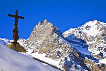 Commemorative cross in the mountains near Degioz, Gran Paradiso NP, Valsavarenche, Aosta valley, Italian alps