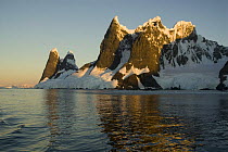Lemaire Channel Mountains, strait between the Antarctic Peninsula and Booth / Wandel Island, Antarctica, February 2006